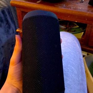 This is a 1 year old job full conditioned and includes charger and box